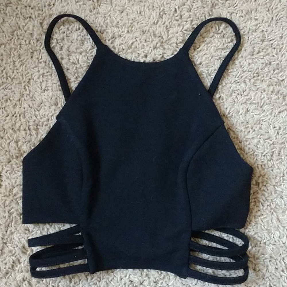 Fashion Nova crop top 🖤
